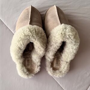 UGG Scuffette II Shearling-Lined Light Grey Suede Slippers | Women’s Size 10